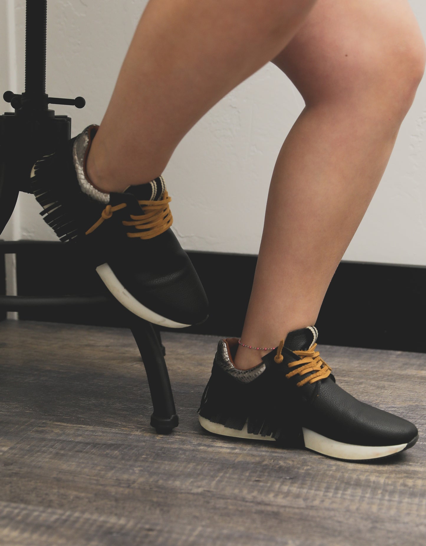 BLACK FRINGE PEPA SNEAKER