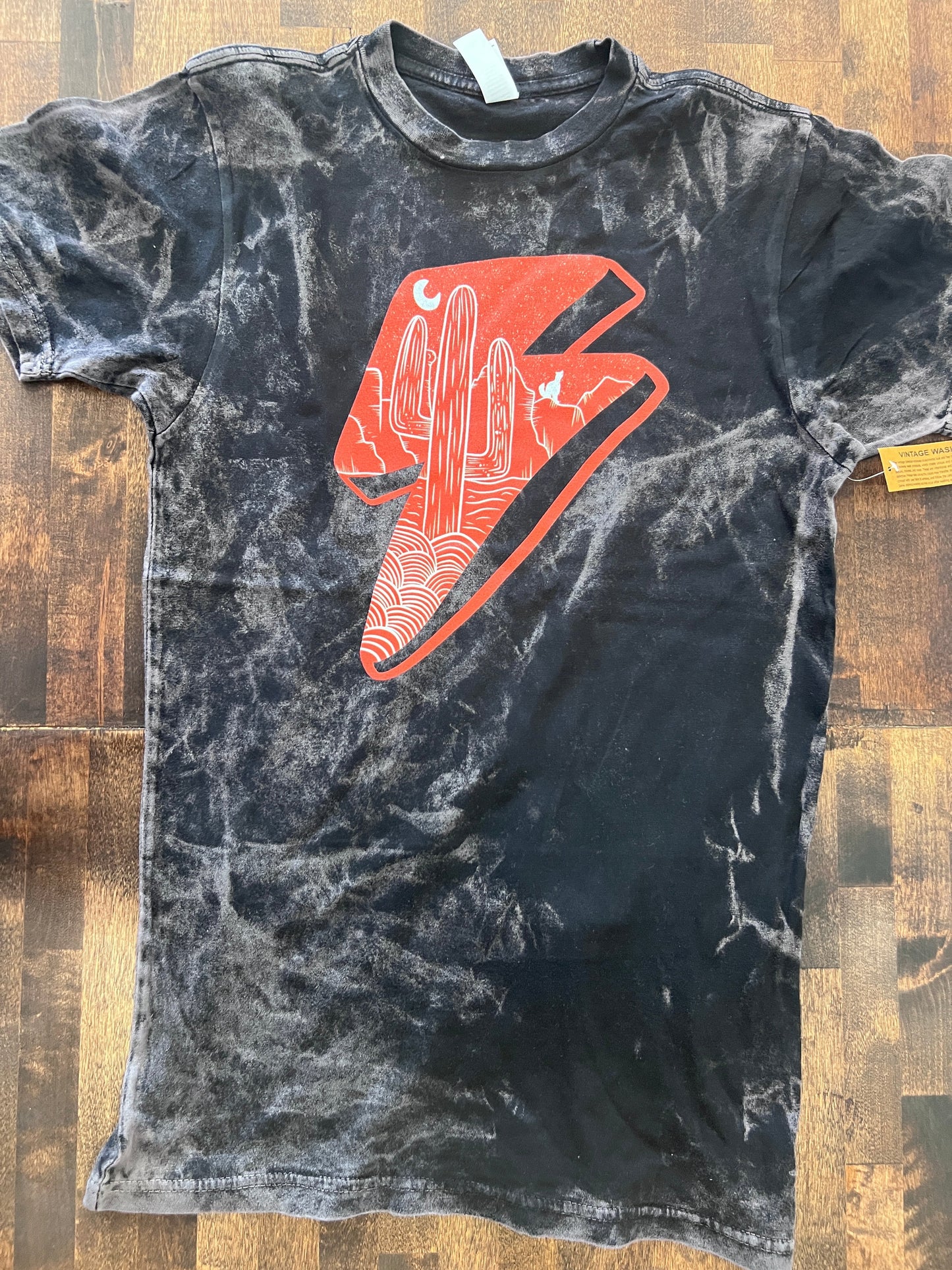VERMILLION LIGHTNING BOLT ACID WASHED TEE