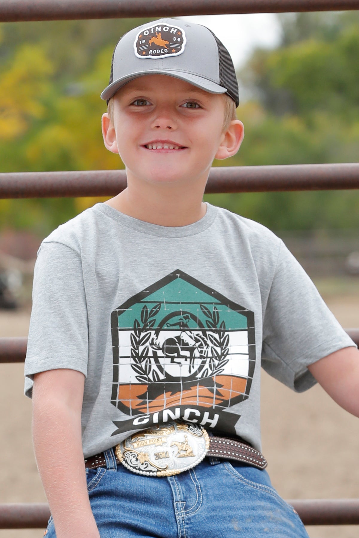CINCH BOYS GREY TEE GREEN/ORANGE LOGO