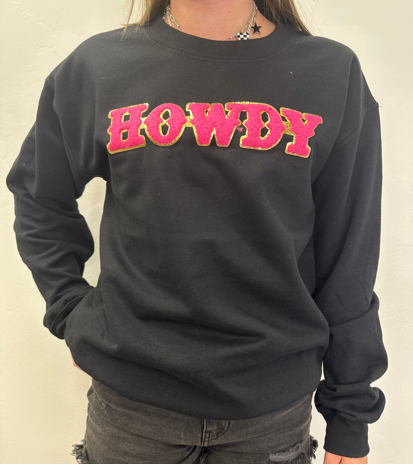 BLACK HOWDY PATCH CREW NECK